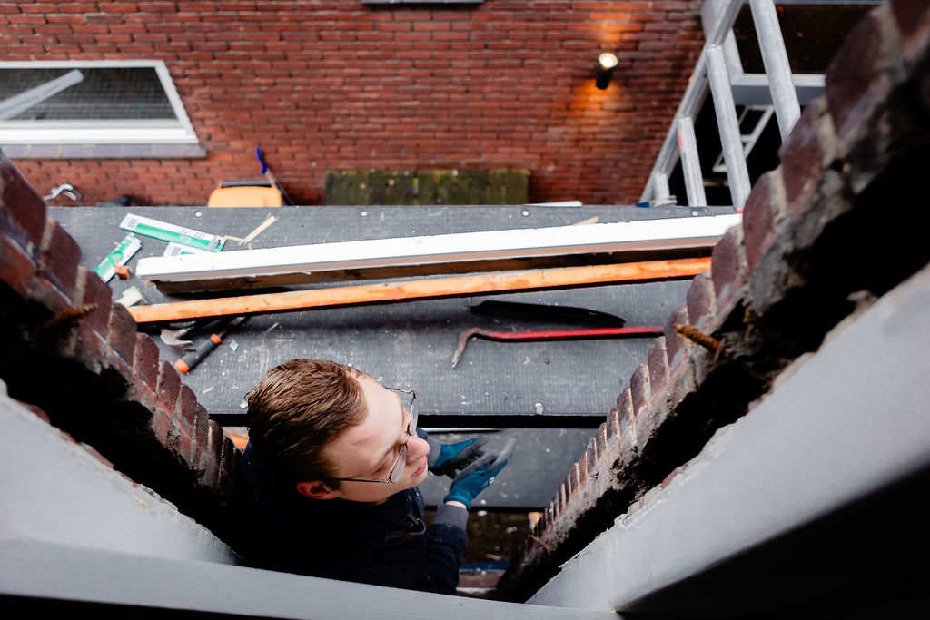 Ervaren monteur van kozijnen